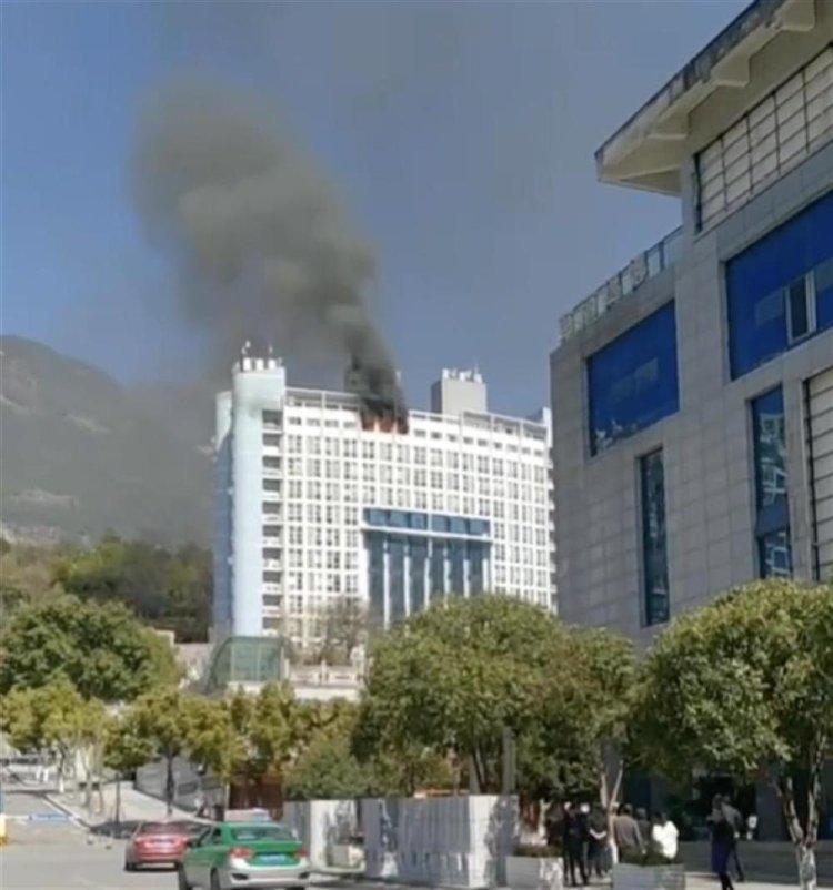 Kebakaran di Gedung Pemerintahan Chongqing Berhasil Dipadamkan