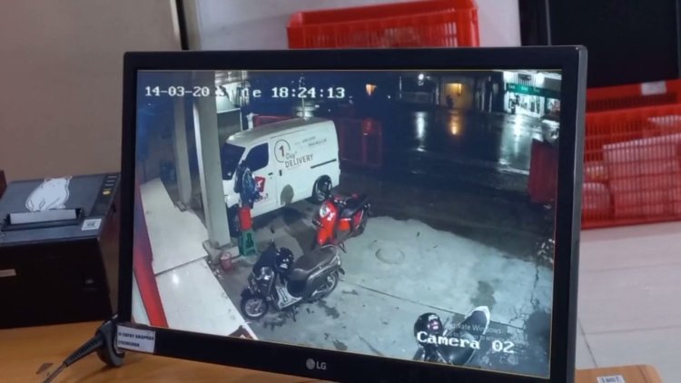 Detik Detik Aksi Pencurian Motor Pegawai Ekspedisi di Madiun Terekam CCTV