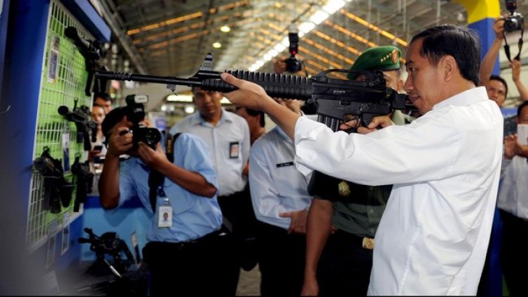 Jokowi Heran soal Kemenhan dan Polri Masih Impor Sepatu dan Senjata