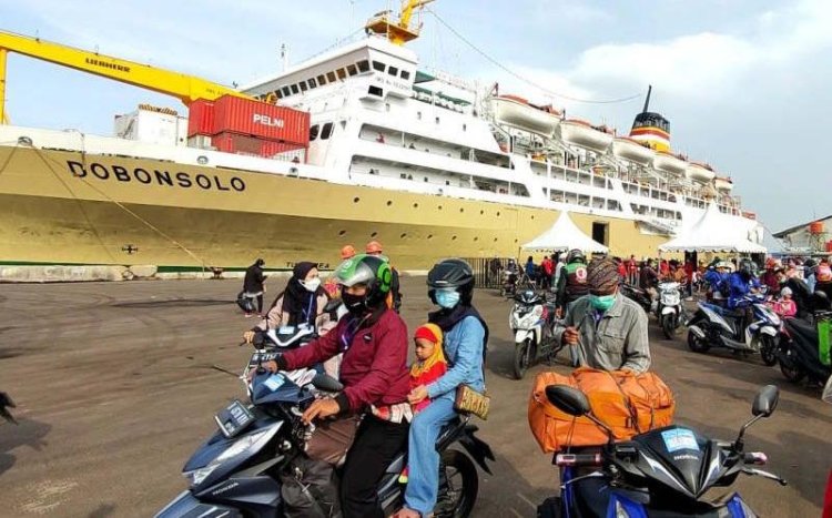 Ribuan Pemudik Mulai Padati Pelabuhan Makassar Jelang Sepekan Lebaran
