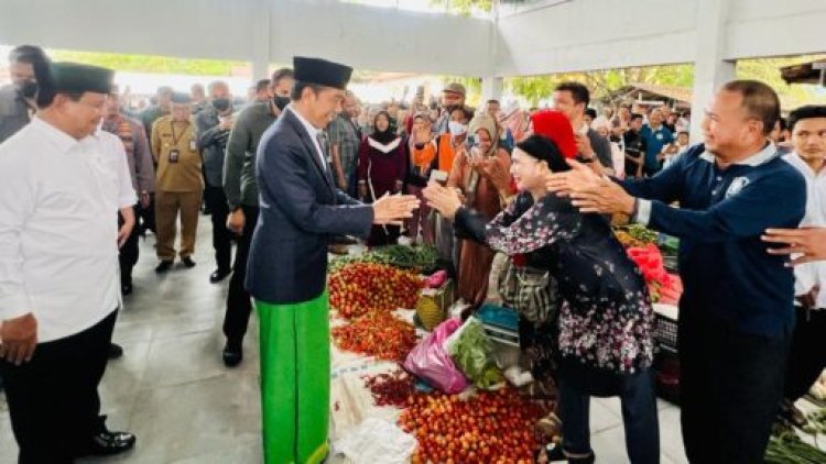 Presiden Jokowi Kunjungi Pasar Tabalong Cek Harga Bahan Pokok Jelang Ramadhan