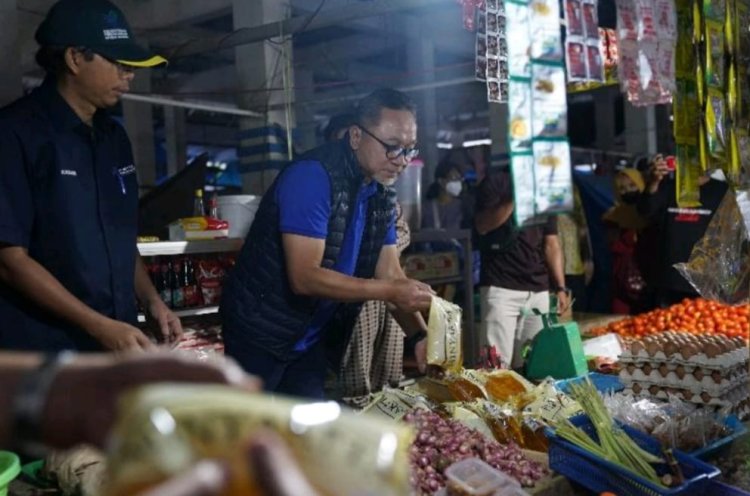 Mendag Zulhas: Harga Bapok di Pasar Sentral Lama, Mamuju, Sulawesi Barat