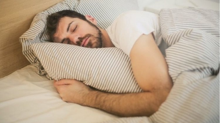 Apa Dampak Tidur Terlalu Lama? Salah Satunya Bikin Berat Badan Naik