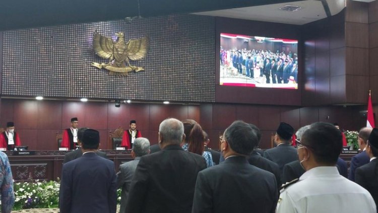 Presiden Jokowi Hadiri Upacara Pengucapan Sumpah Ketua MK Anwar Usman