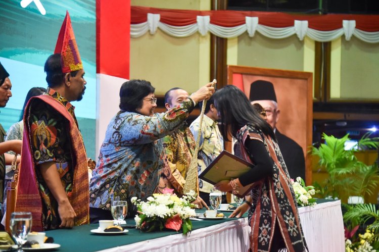 Menteri LHK Wisuda 207 Peserta Didik Green Leadership Indonesia Angkatan Ke-2
