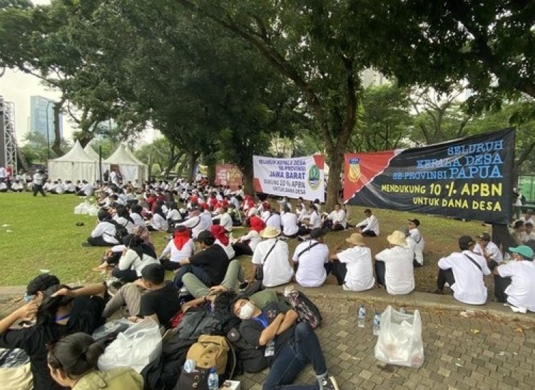 Menanti Langkah Cerdas Jokowi Tolak atau Kabulkan Tuntutan Kades Dana Desa Naik Jadi Rp300 T