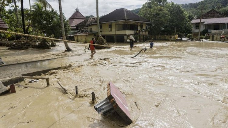 Duh! Tenda Pengungsian Korban Gempa Cianjur Hanyut Terbawa Banjir