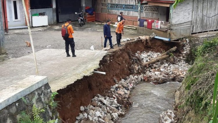 TPT di Kecamatan Caringin Longsor Usai Hujan Deras Guyur Kabupaten Bogor
