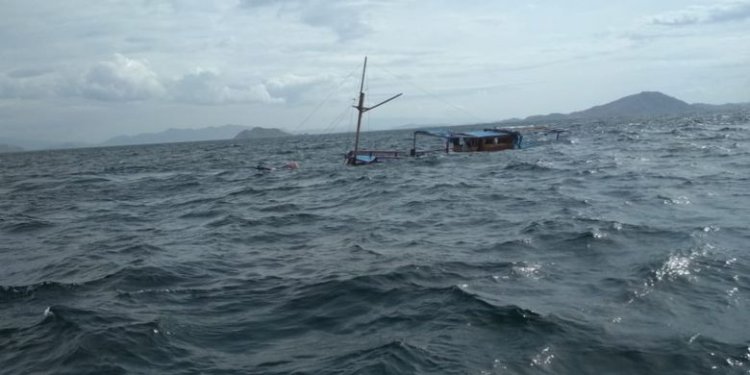 Perahu Tambang di Surabaya Tenggelam, Penumpang Disebut 13 Orang