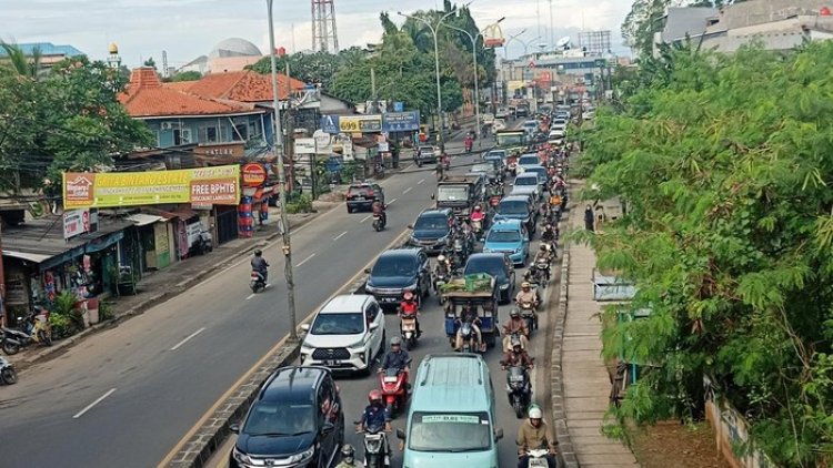 Lalin Jalan Insinyur H Juanda Ciputat Menuju Jakarta Macet Pagi Ini