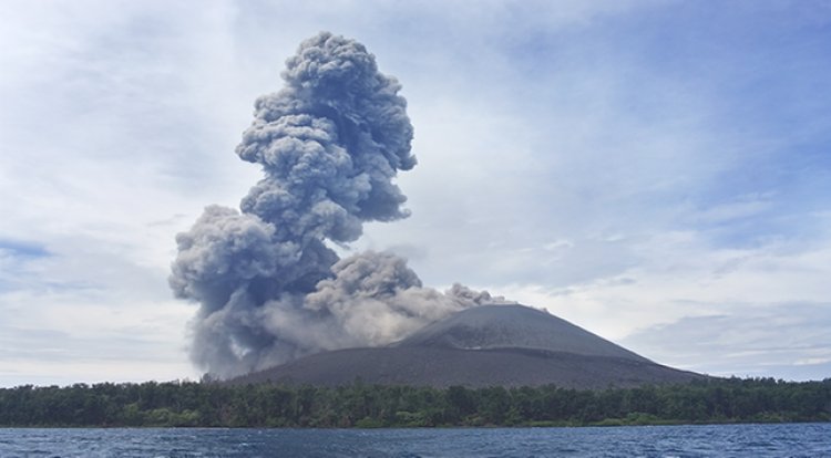 Gunung Anak Krakatau Kembali Erupsi, Ketinggian Semburan Vulkanik Capai 2.500 Meter