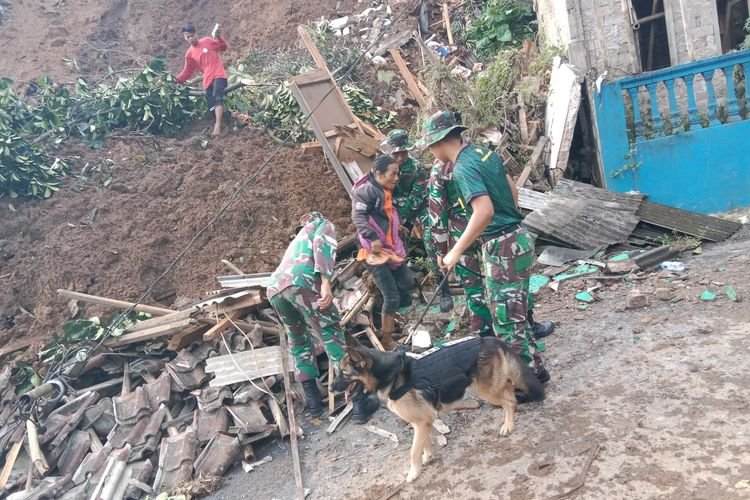 7 Anggota TNI yang Bantu Bersihkan Puing Gempa Cianjur Alami Keracunan Makanan