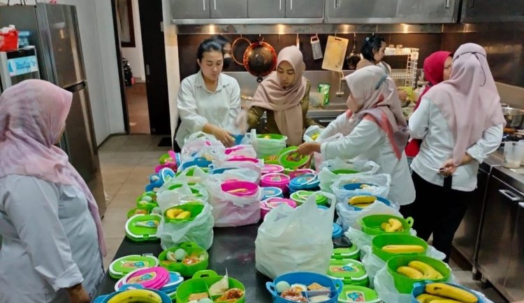 Berbagi Kebahagian, Pj Wali Kota Batu Sapa Warga Lewat Rantang Ramadan