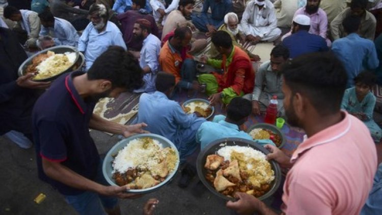Pembagian Sedekah di Kota Karachi Pakistan Berujung Ricuh, 9 Orang Tewas Usai Massa Berdesak-desakan