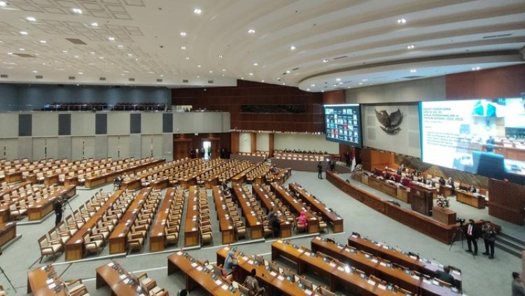 DPR Mengambil Keputusan Atas Rancangan Undang-Undang Tentang Perppu Pemilu