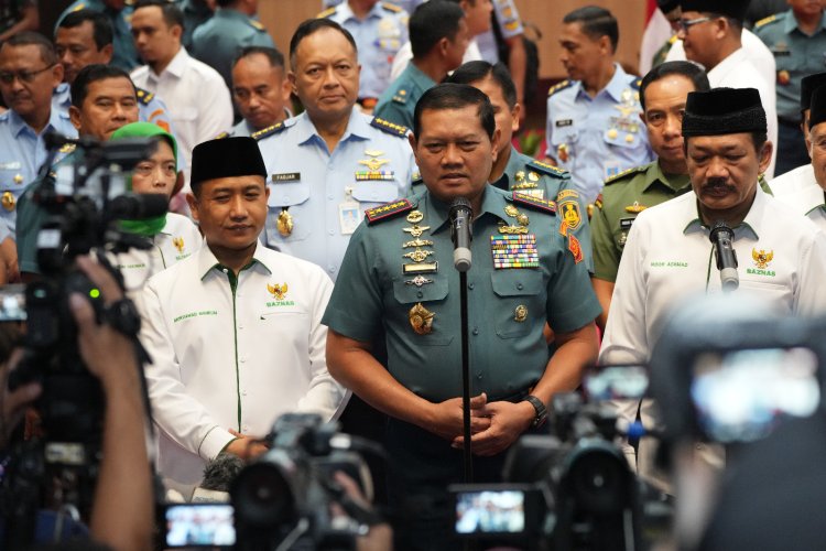 Panglima TNI dan Kepala Staf Angkatan Tunaikan Zakat ke BAZNAS