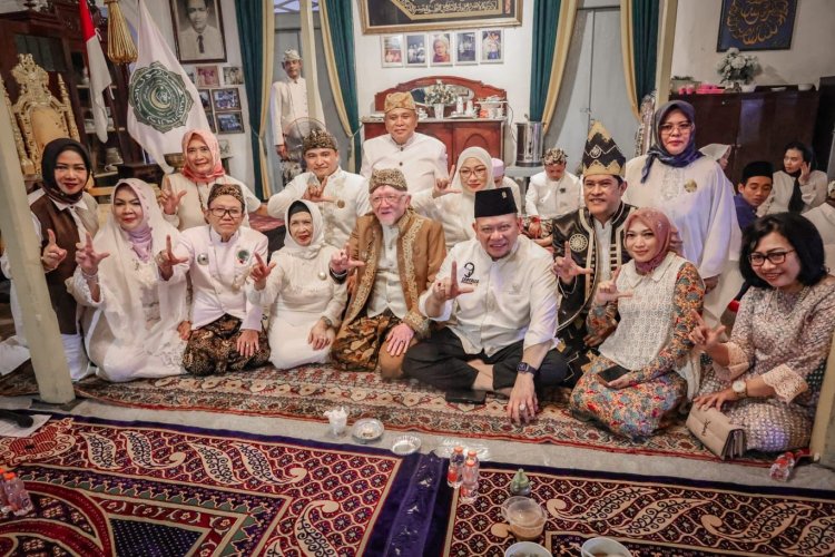 Ketua DPD RI Hadiri Buka Puasa bersama Sultan di Keraton Cirebon