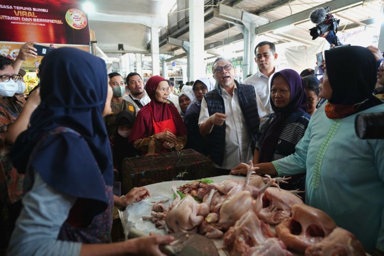 Mendag Zulkifli Hasan Cek Harga Bapok di Pasar Semarang Cenderung Turun