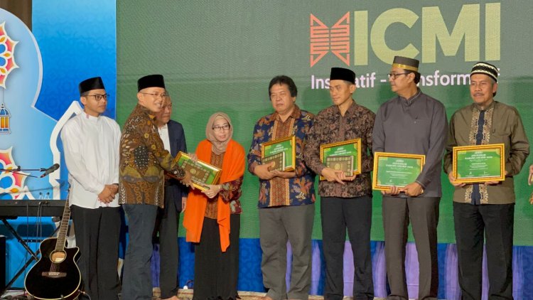 KH Maman Puji Masjid Al Istiqomah Kemang Raih Anugerah "Nabawi Award"
