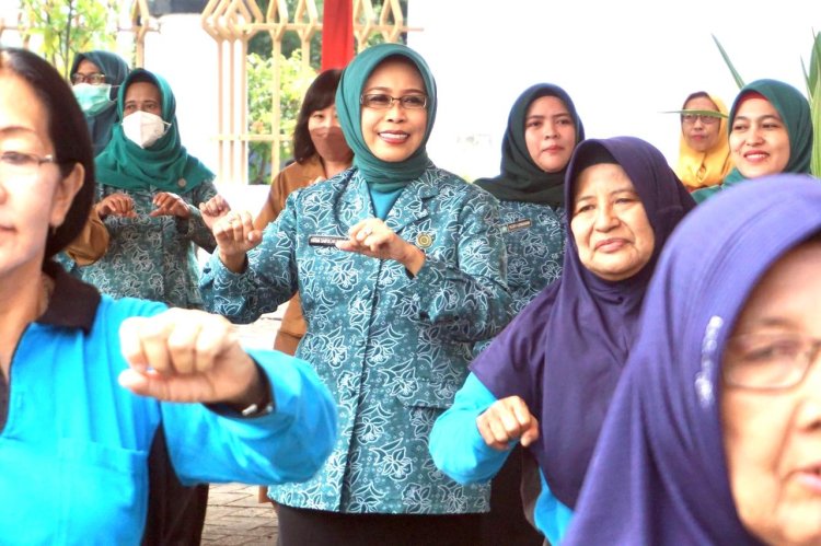 Fatma Doakan Lansia Karang Werda Sumber Asih Raih Juara 1 di Lomba Tingkat Jawa Timur