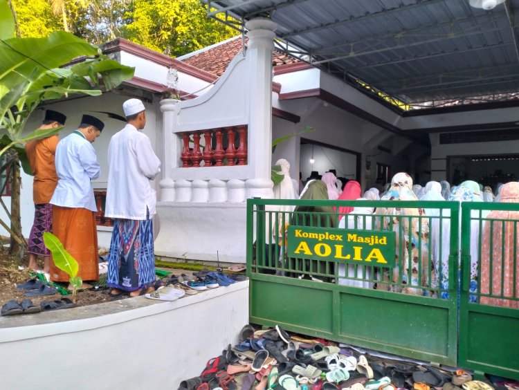Jemaah Muslim Masjid Aolia Gunungkidul Melaksanakan Salat Idulfitri Hari Ini