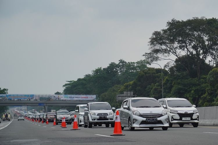 Jokowi Sebut Bakal Ada 203 Ribu Kendaraan saat Arus Balik Lewat Tol Japek per Hari