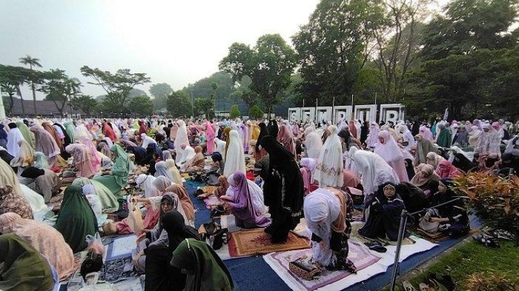 Ribuan Jemaah Muhammadyah Tunaikan Salat Idul Fitri di Lapangan Sempur Kota Bogor Pagi Ini