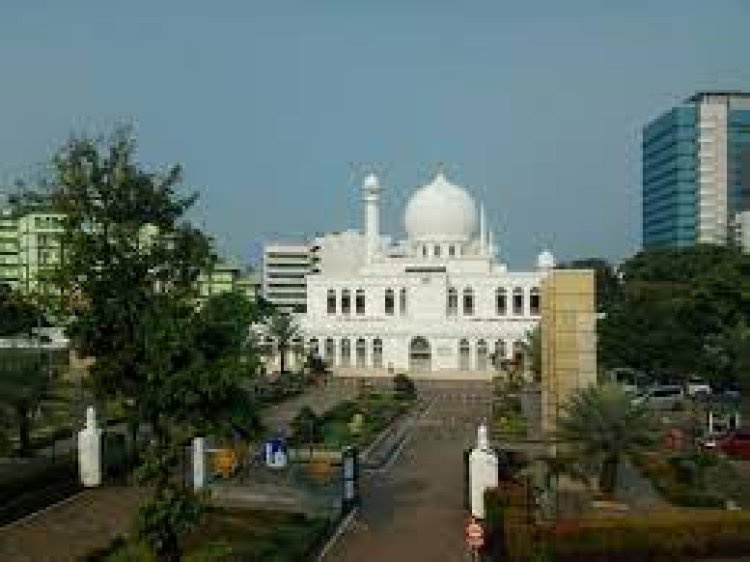 Masjid Al Azhar Jakarta Gelar Salat Idul Fitri Besok, Ikuti Sidang Isbat Pemerintah
