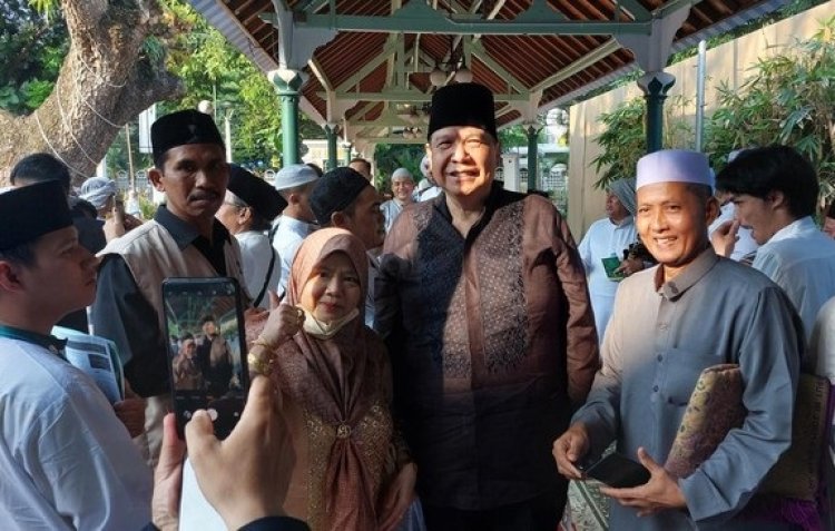 Chairul Tanjung Laksanakan Salat Id di Masjid Agung Sunda Kelapa
