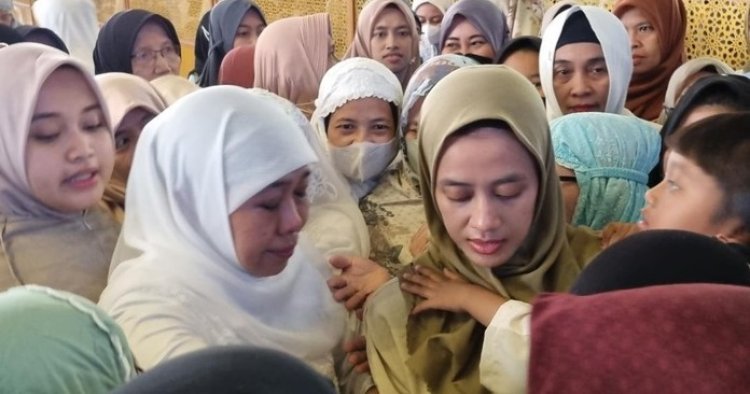 Khofifah Salat Id Bareng 60 Ribu Jemaah di Masjid Al-Akbar Surabaya