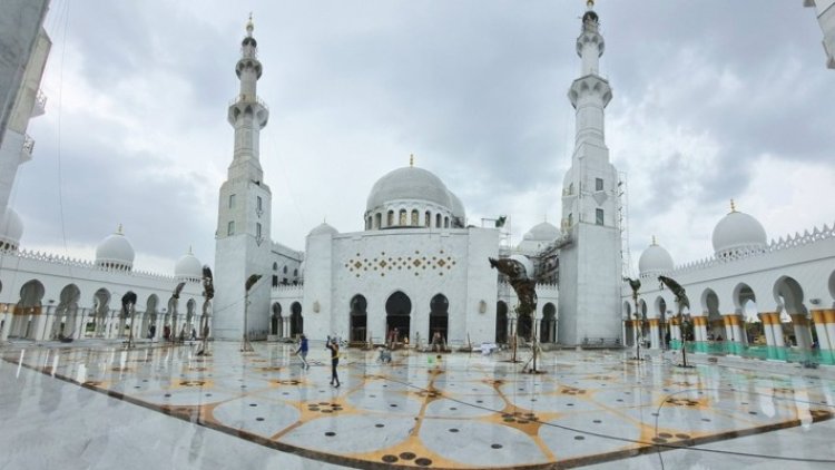 Mengenal Masjid Raya Sheikh Zayed Solo Tempat Salat Id Jokowi hingga Ganjar