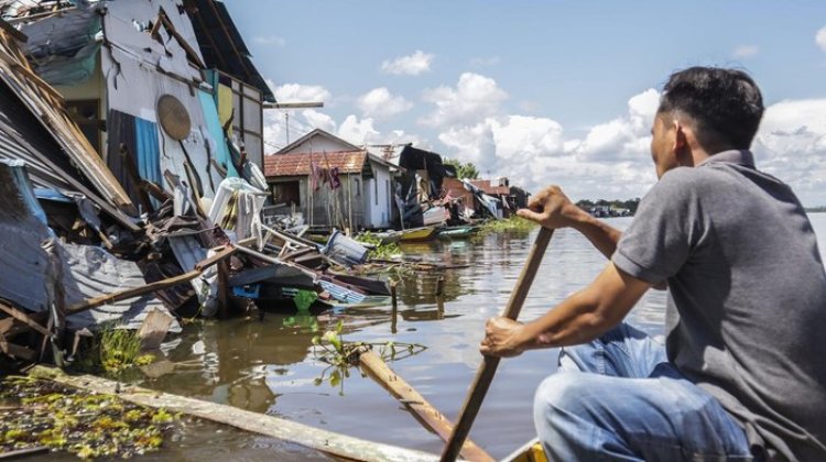 35 Rumah di Pinggir Sungai Kalsel Rusak Ditabrak 2 Kapal Tongkang