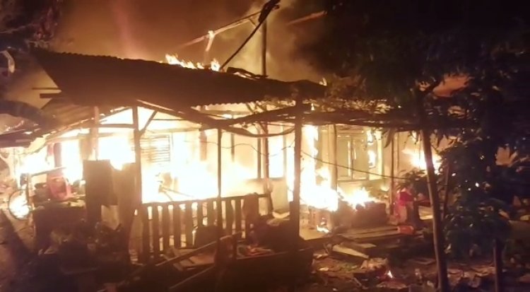 Ditinggal Besuk Menantu Sakit, Rumah Nenek di Ngawi Ludes Terbakar