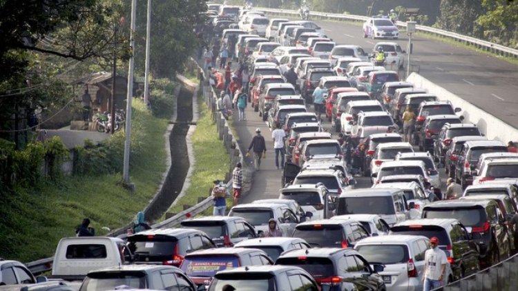 Terjadi Kemacetan Parah di Puncak Bogor, Ini Penyebabnya