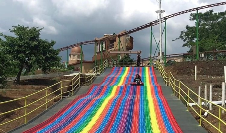 Rainbow Slide, Perosotan Warna Warni Hadir di Baloga