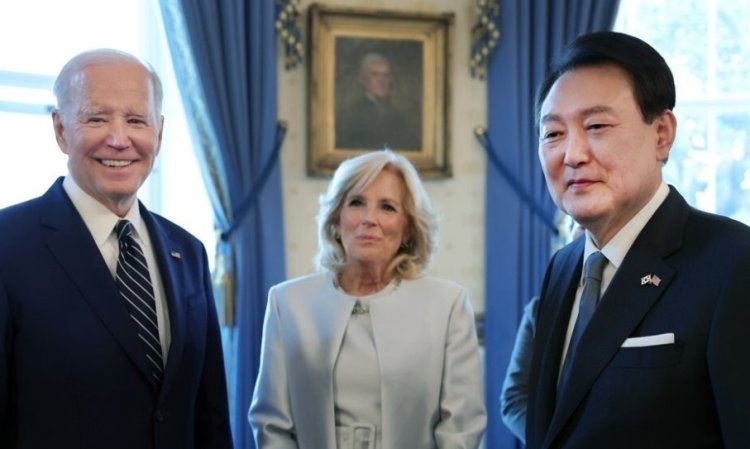 Presiden Korea Selatan dan Biden Bertemu hingga Bertukar Hadiah di Gedung Putih