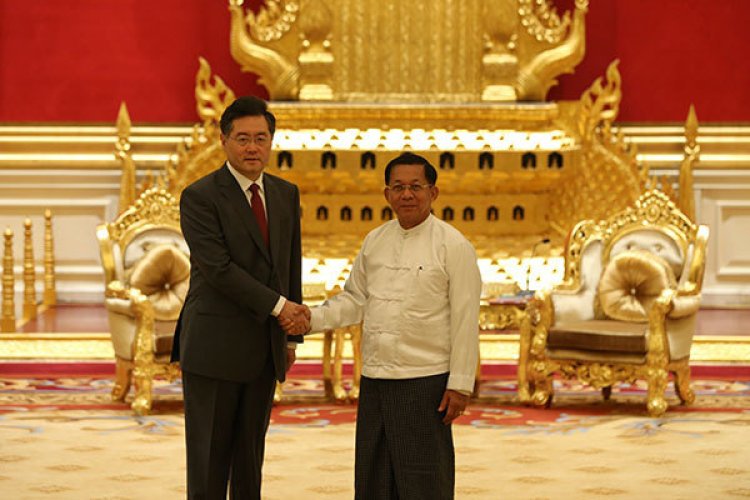 Pemimpin Myanmar Bertemu dengan Menteri Luar Negeri China di Naypyyidu