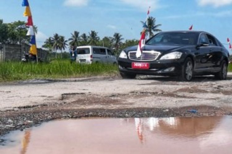 Setelah Offroad di Jalan Lampung, Jokowi Buka Aduan Jalan Rusak