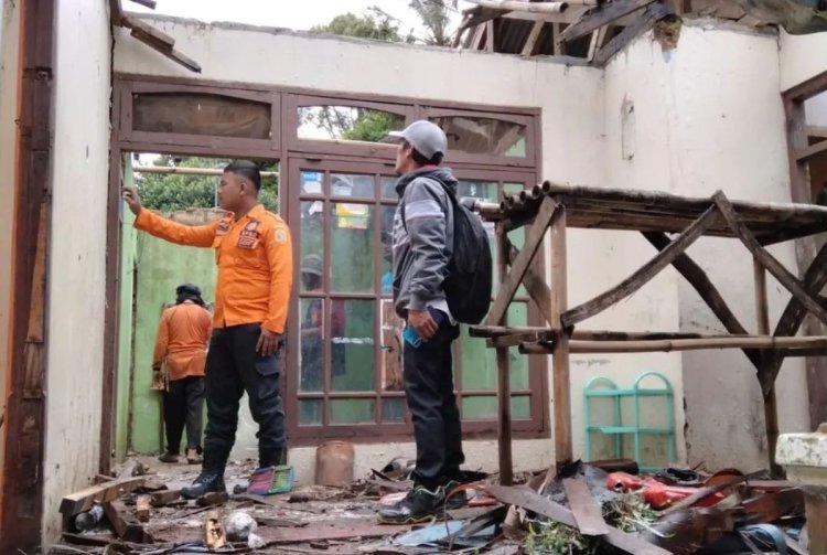 Kabupaten Bogor Diterjang Angin Kencang, Sejumlah Rumah Alami Kerusakan di Bagian Atap