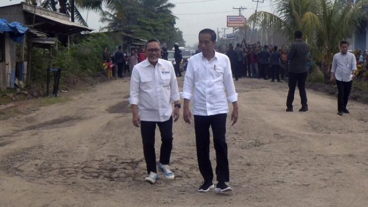 Presiden Jokowi Pilih Lawat Jalanan Rusak Meski Pemprof Lampung Sudah Siapkan Jalanan Enak, Kenapa ?
