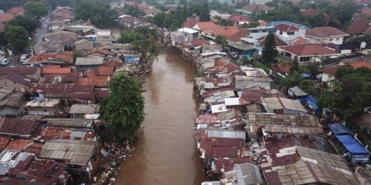 Waduh! Sungai Ciliwung di Desa Leuwimalang Bogor Meluap Gegara Hujan Deras
