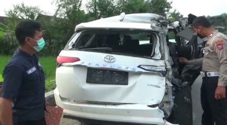 Mobil Kadinkes Ngawi Terlibat Tabrakan Beruntun, 3 Orang Luka Luka