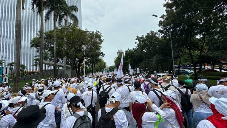 Tolak RUU Kesehatan, Ribuan Tenaga Kesehatan di Jakarta Gelar Demo di Patung Kuda