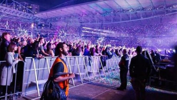 Coldplay Bakal Gelar Konser di GBK, Banyak Netizen Andalkan Pinjol Buat Beli Tiket