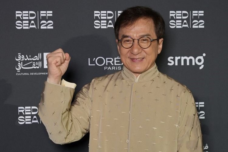Jackie Chan Ngaku Kesulitan Komunikasi dengan Anak Muda