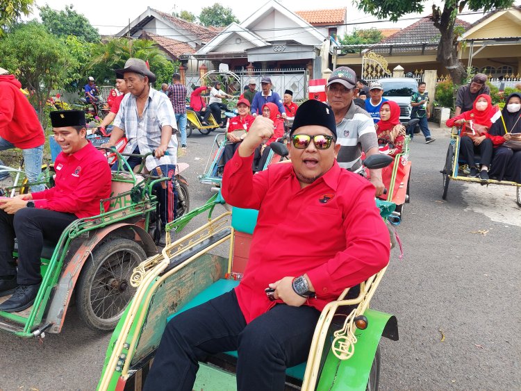 PDIP Datangi KPU Kabupaten Pasuruan Naik Becak, AW: Simbol Partai Wong Cilik