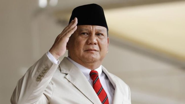 Prabowo Hadiri Rapimnas Demokrat, Disambut AHY, Kenakan Setelan Kemeja Putih