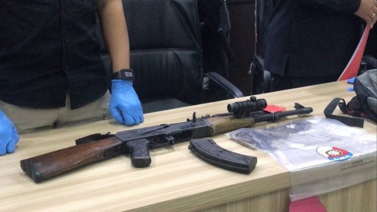 Polisi Meringkus Lansia di Maluku yang Simpan AK-47 di Dapur Rumah