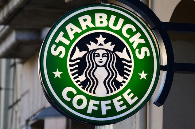 Starbucks Bakal Ubah Bentuk Es Batunya dan Diklaim Tak Mudah Cair