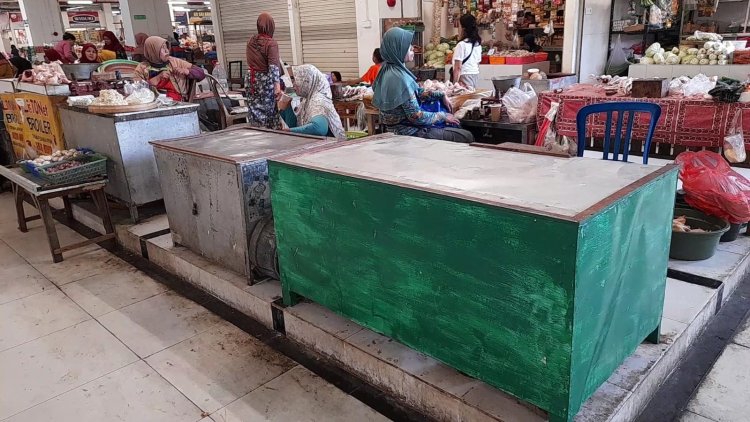 Daging Ayam Tebus Rp40 Ribu, Pedagang Pasar Besar Ngawi Pilih Tutup Lapak